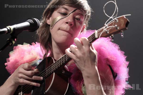 TUNE YARDS - 2011-06-02 - PARIS - Cafe de la Danse - 